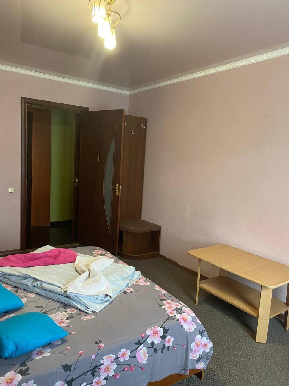 Апартаменти В Парку Uman Exterior photo